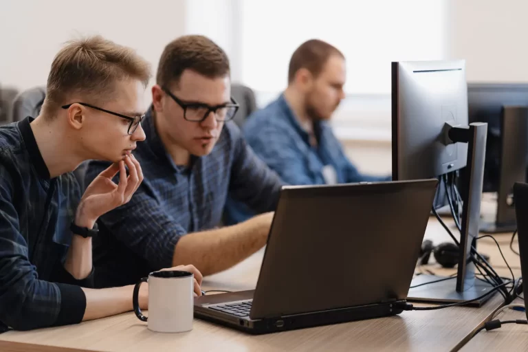 Ciência da Computação: Como é a faculdade, onde atua, onde fazer o curso no RJ e mais