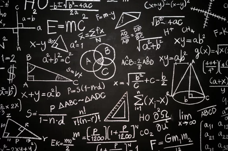 Matemática: Como é a faculdade, onde atua, onde fazer o curso, salário e mais